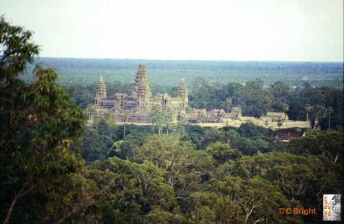 05_Cambodia_Angkor_Wat_in_jungle