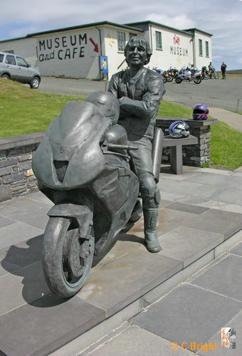 Joey_Dunlop_Statue.JPG