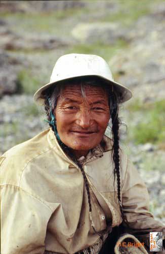 038_visitor_at_tent_Nam_Tso