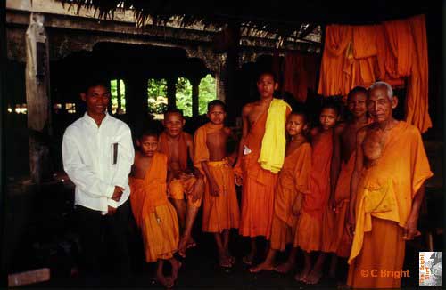 16_Cambodia_visiting_Buddhist_monks