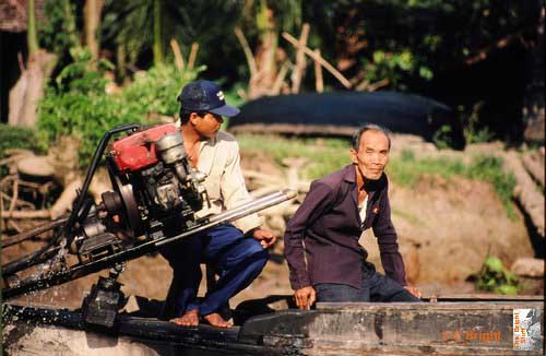 40_Vietnam_Mekong_Delta_travellers