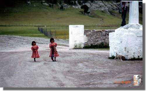 360_Little_girls_nr_Creel_Mexico