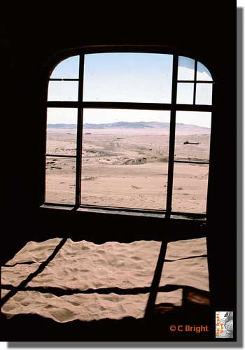 242_Ghost_town_near_Luderitz_Namibia