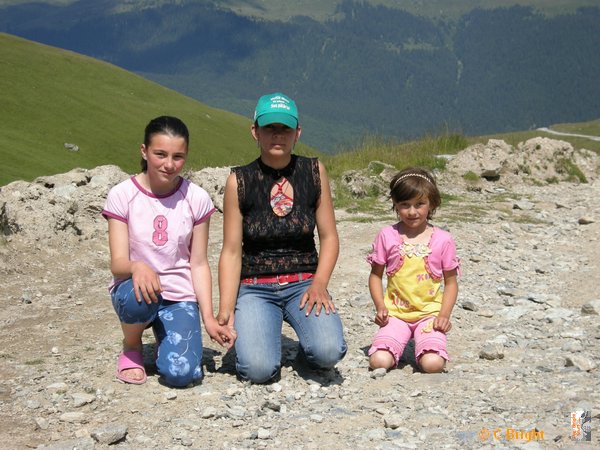 romania_2008_79_girls.JPG